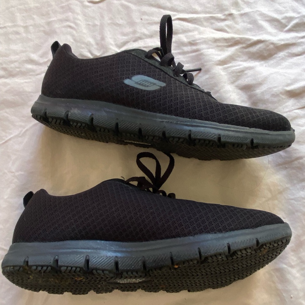Skecher Non-slip Shoes!